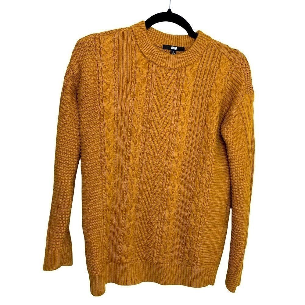 SALE💛 Uniqlo xs mustard sweater crew neck B1
